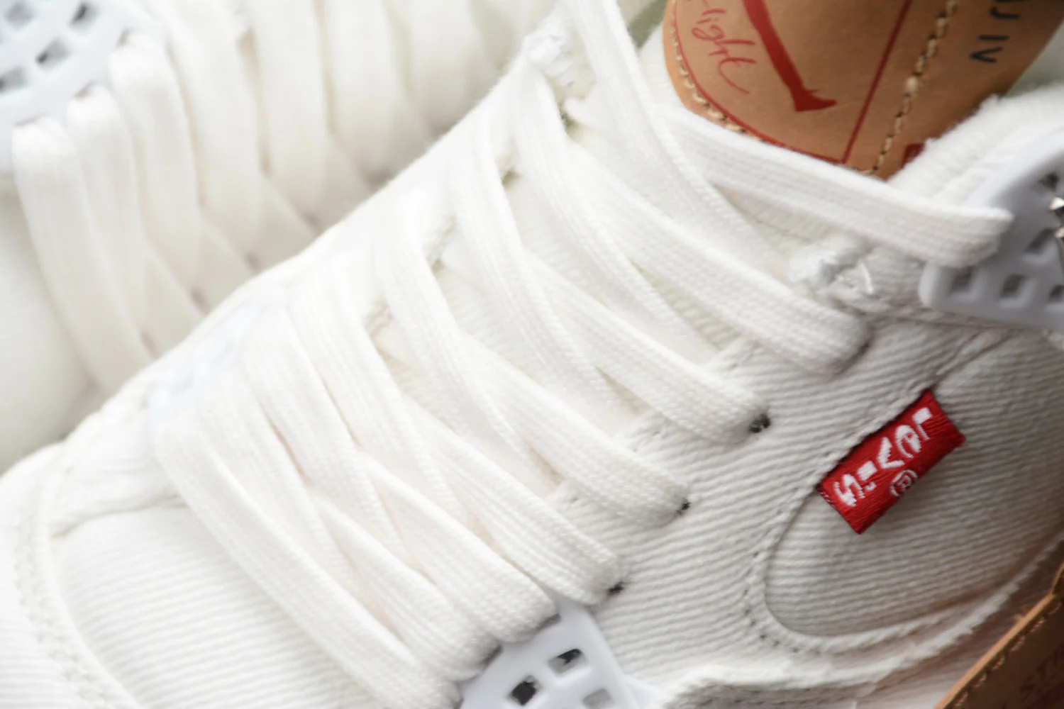 Levi's x Air Jordan 4 “White” AO2571-100 - Image 9