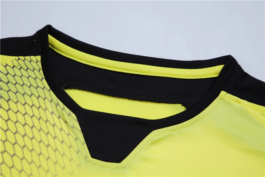 Liverpool Away Retro Jersey 04/05 - Image 4