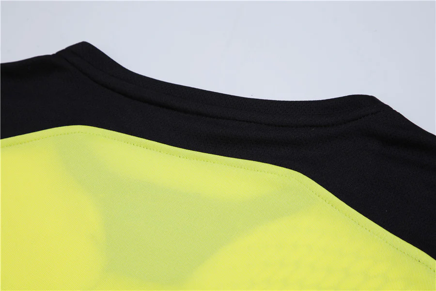 Liverpool Away Retro Jersey 04/05 - Image 5