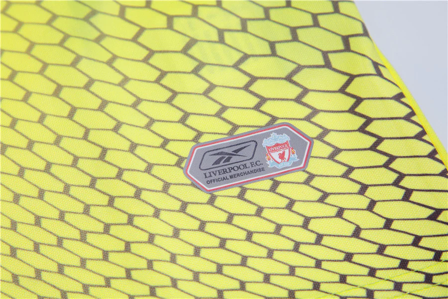 Liverpool Away Retro Jersey 04/05 - Image 9