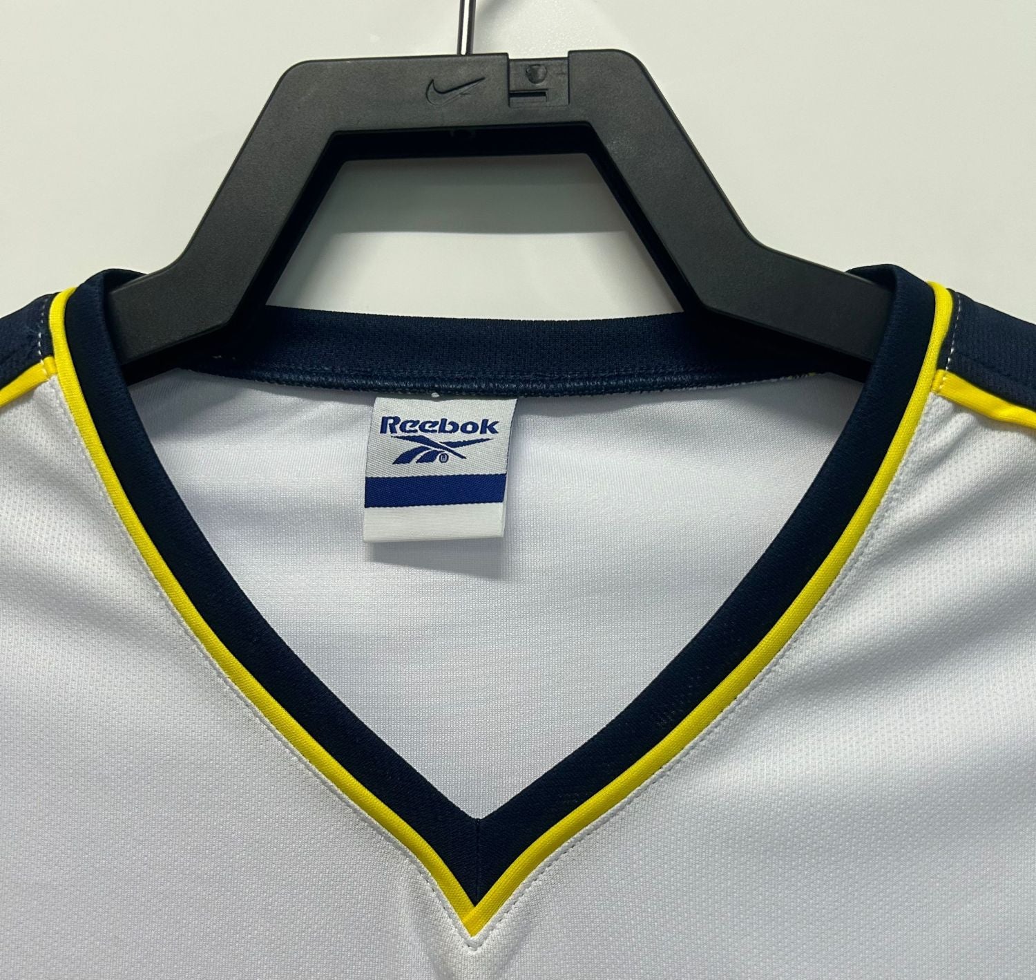 Liverpool Away Retro Jersey 2001/02 - Image 2