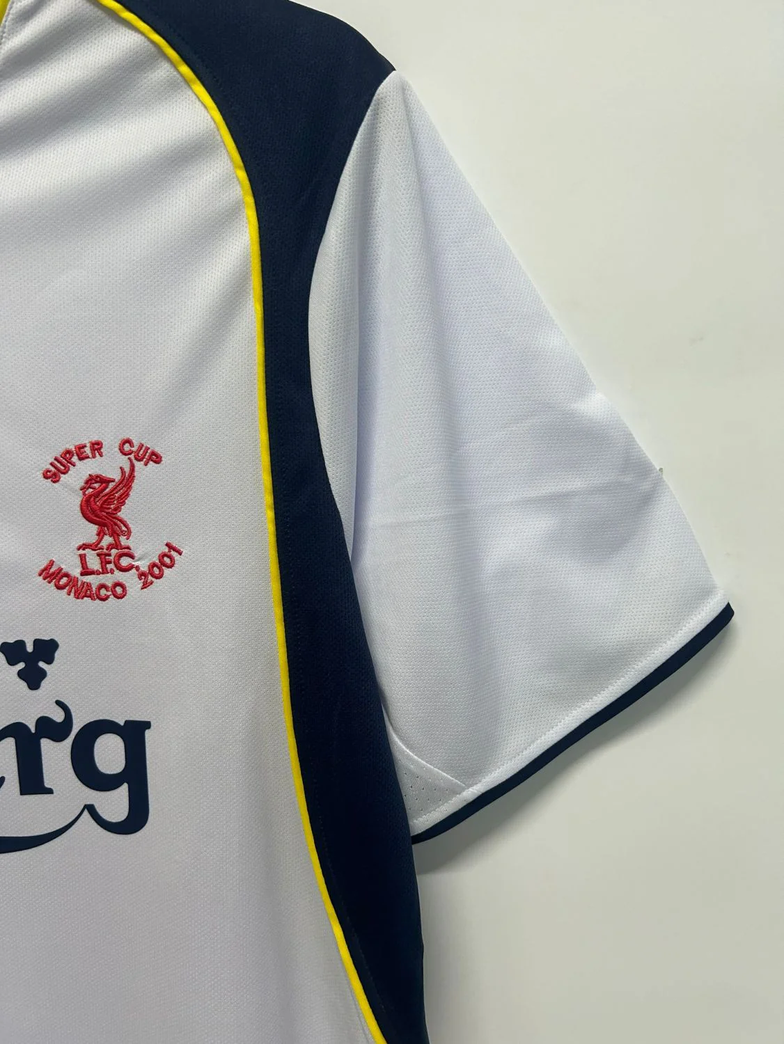 Liverpool Away Retro Jersey 2001/02 - Image 4