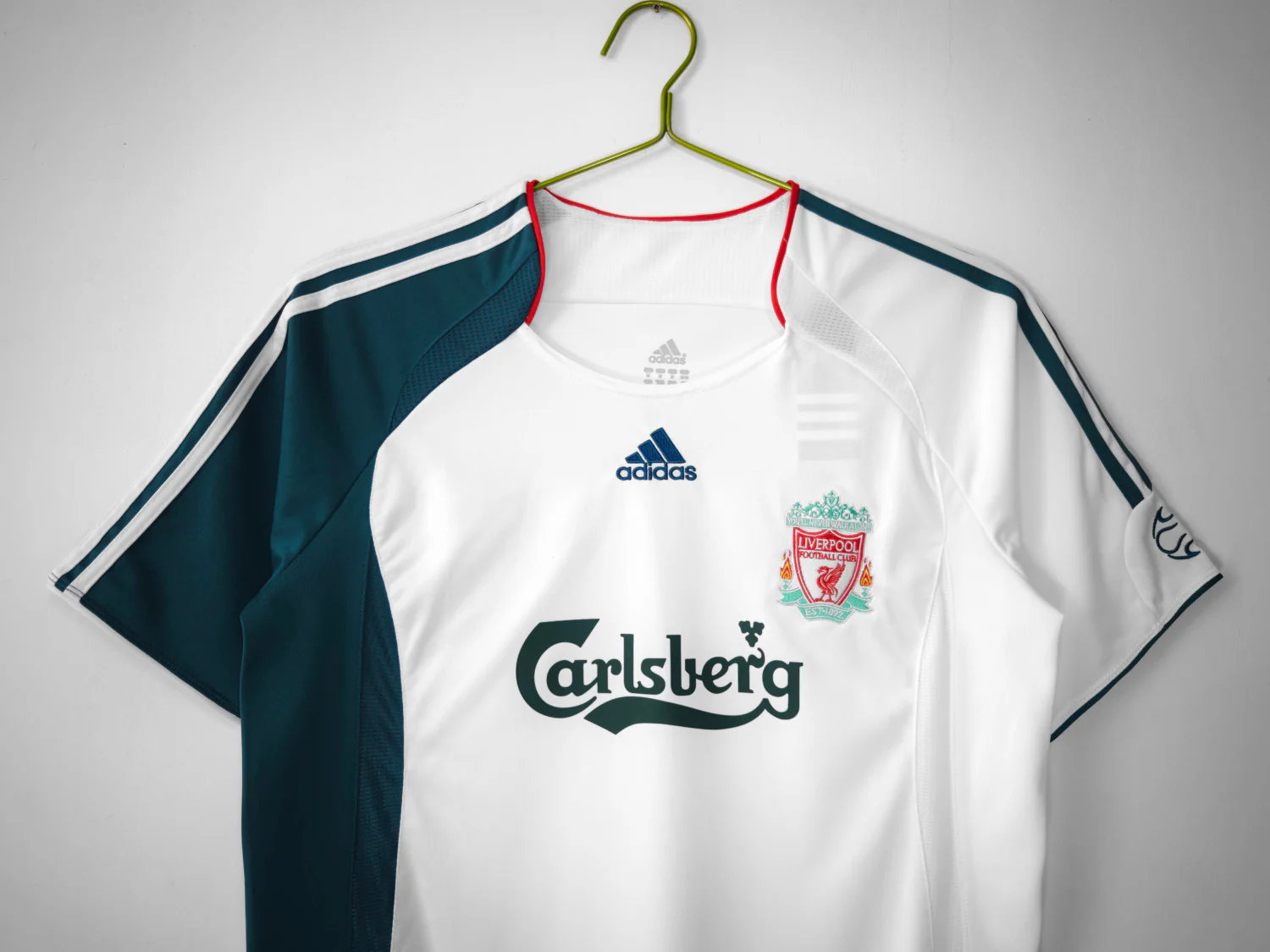 Liverpool Away Retro Jersey 2006/08 - Image 3