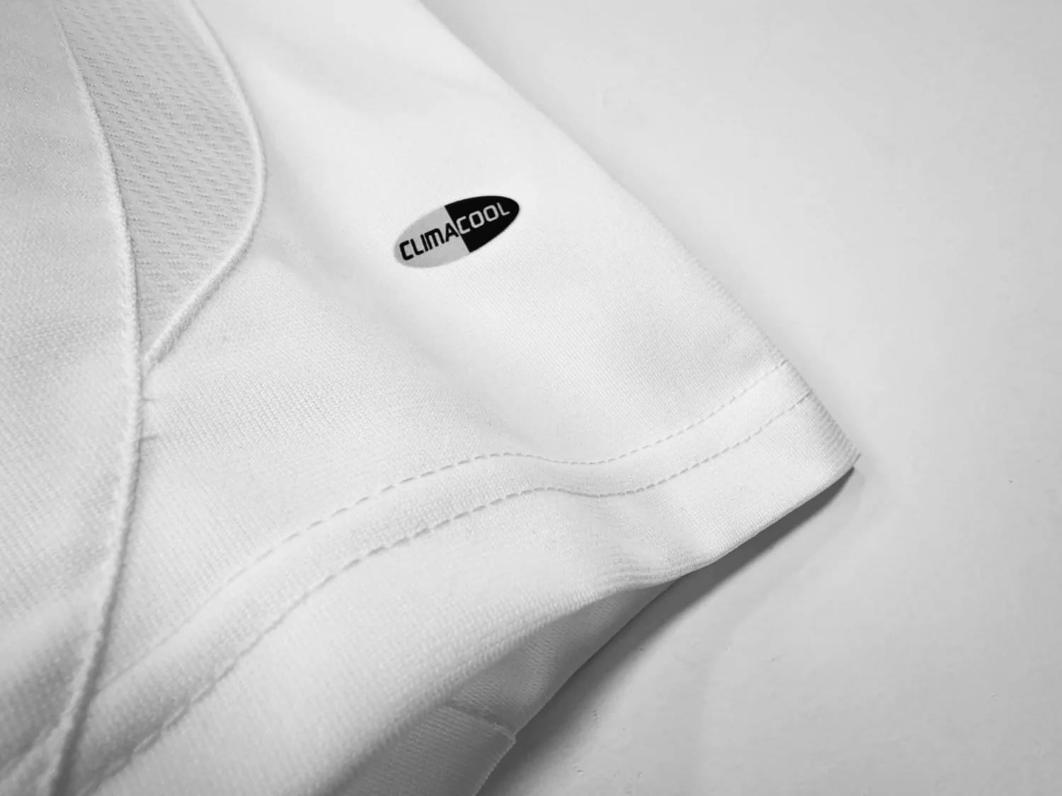Liverpool Away Retro Jersey 2006/08 - Image 9