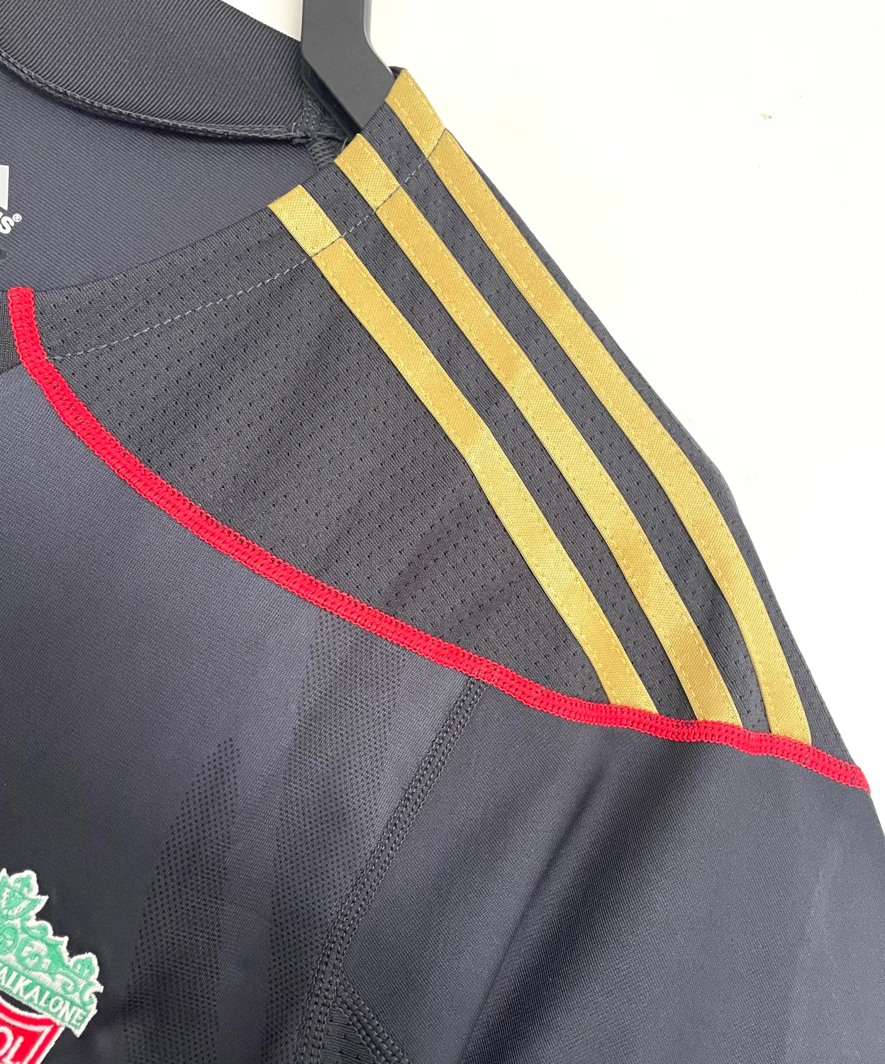 Liverpool Away Retro Jersey 2009/10 - Image 3