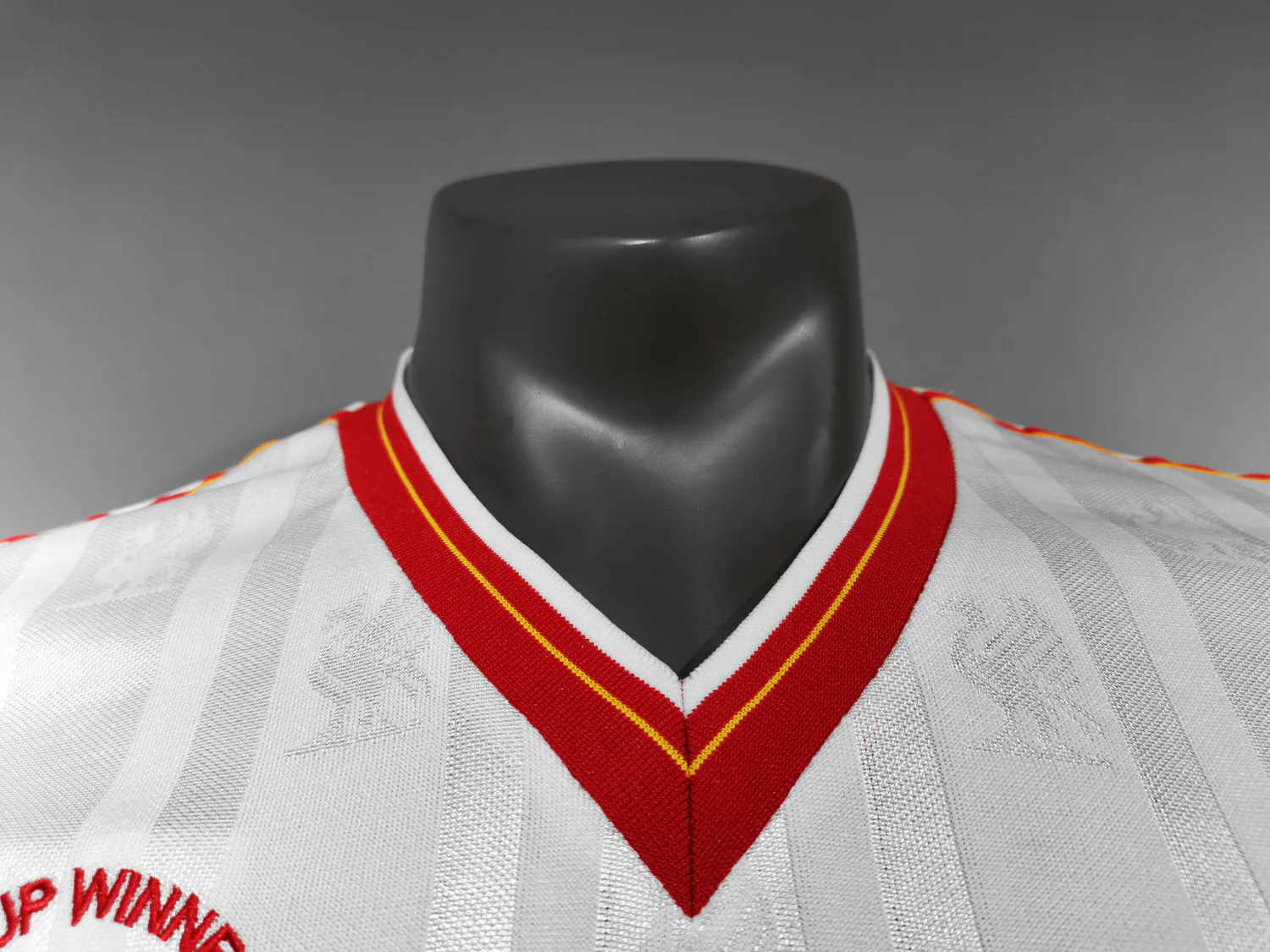 Liverpool Away Retro Jersey 85/86 - Image 6