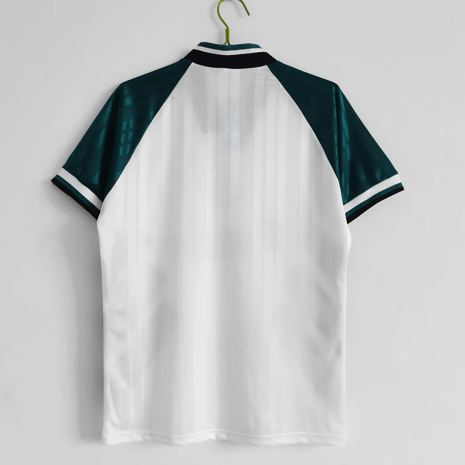 Liverpool Away Retro Jersey 93/95 - Image 2