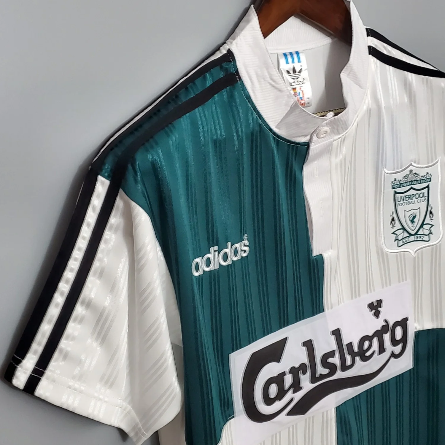 Liverpool Away Retro Jersey 95/96 - Image 5