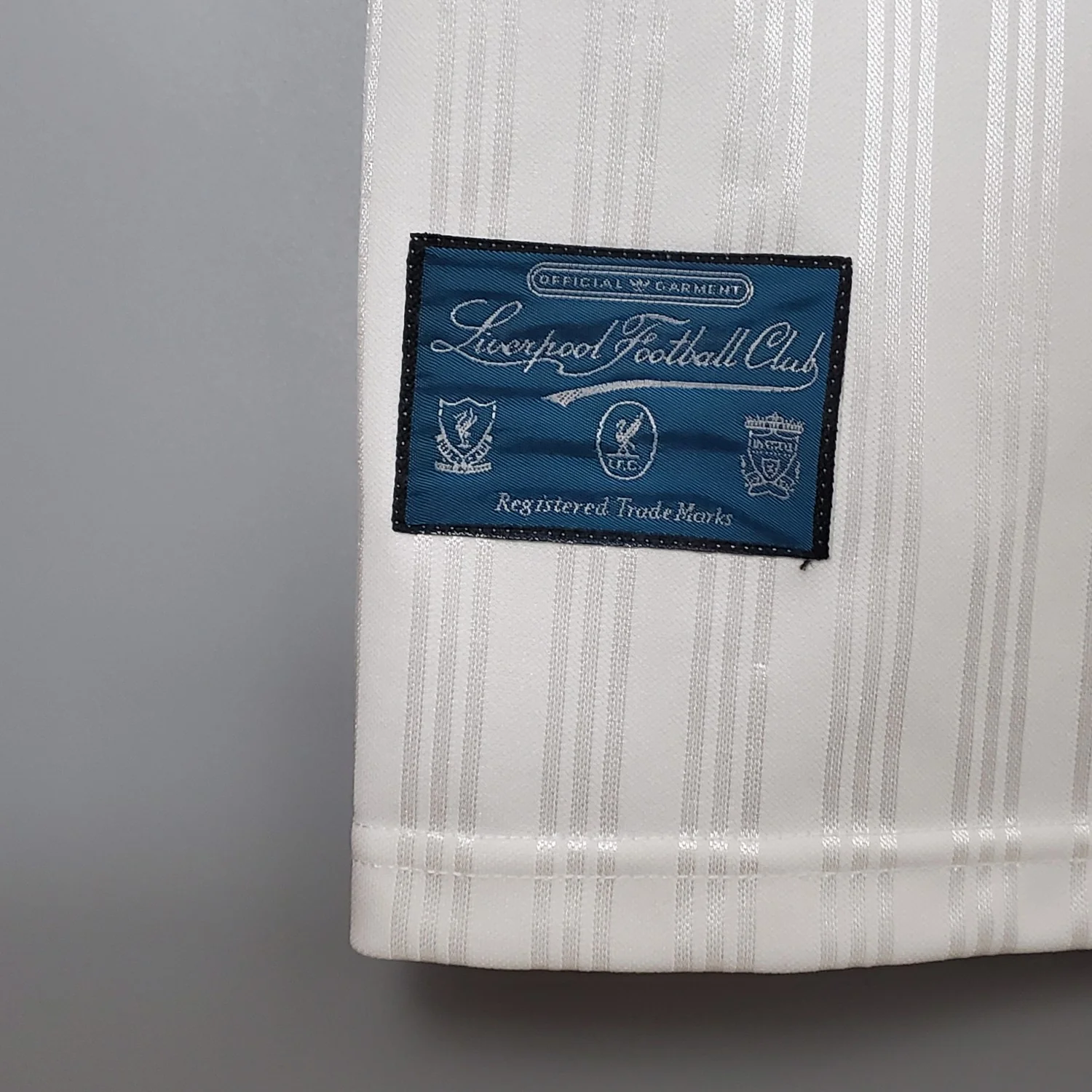 Liverpool Away Retro Jersey 95/96 - Image 6
