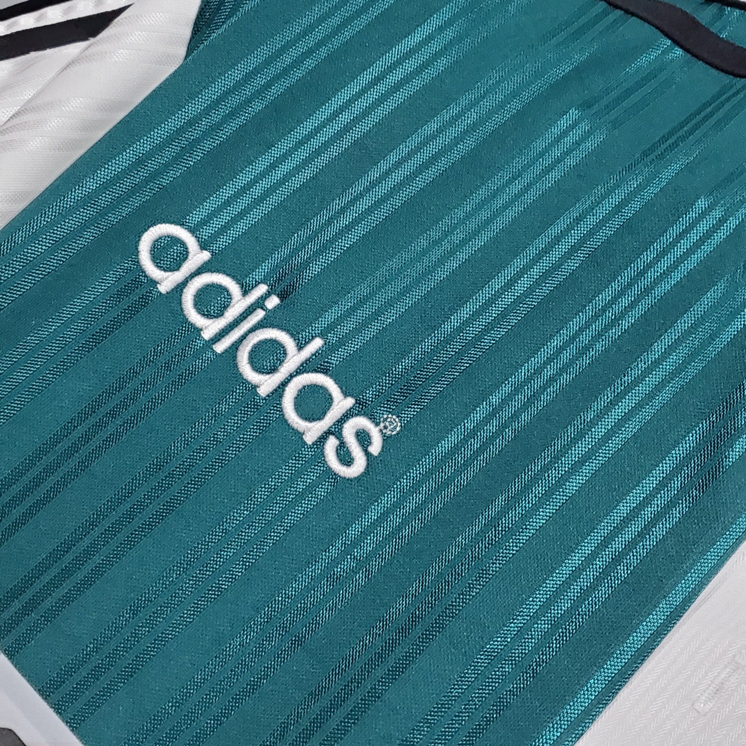 Liverpool Away Retro Jersey 95/96 - Image 8