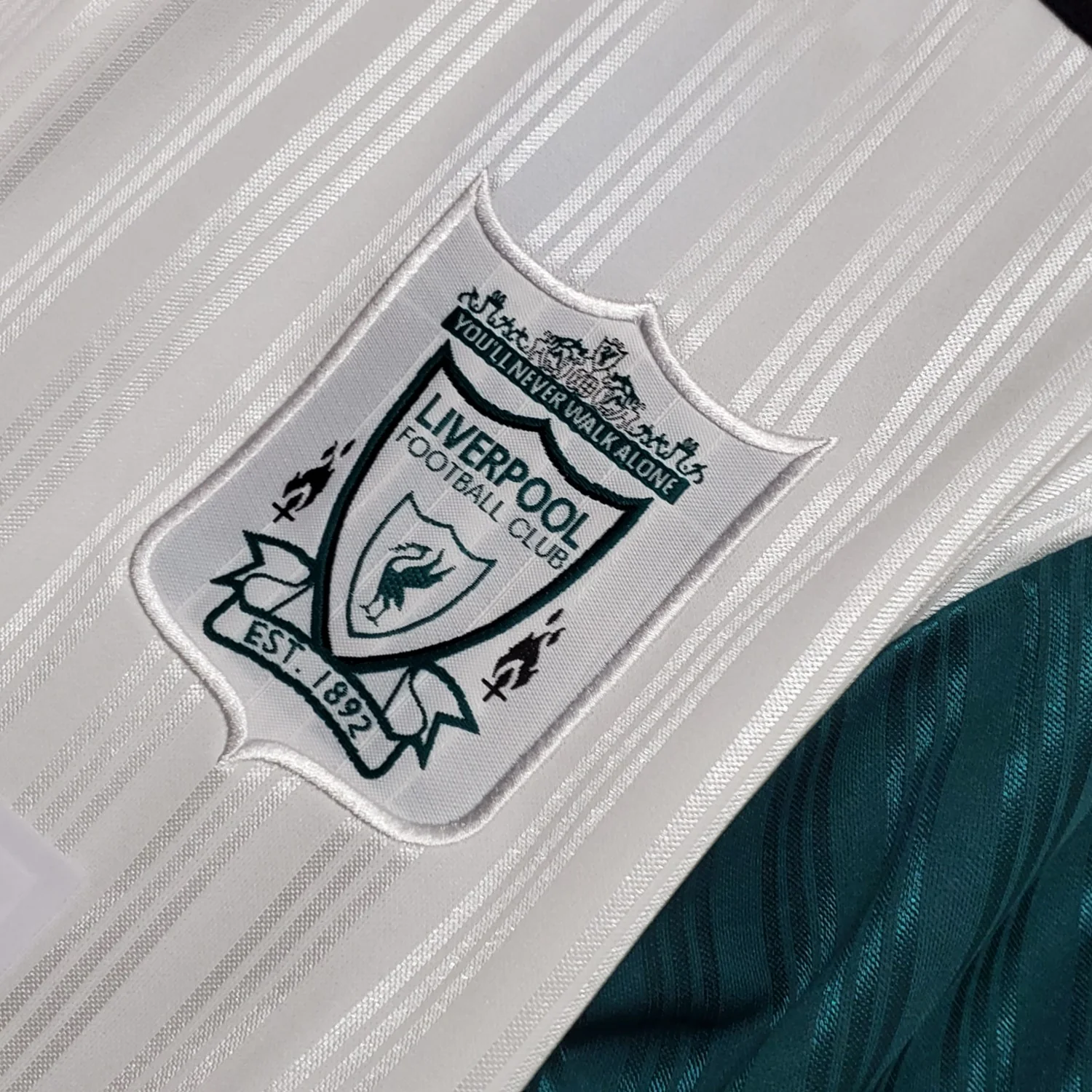 Liverpool Away Retro Jersey 95/96 - Image 9