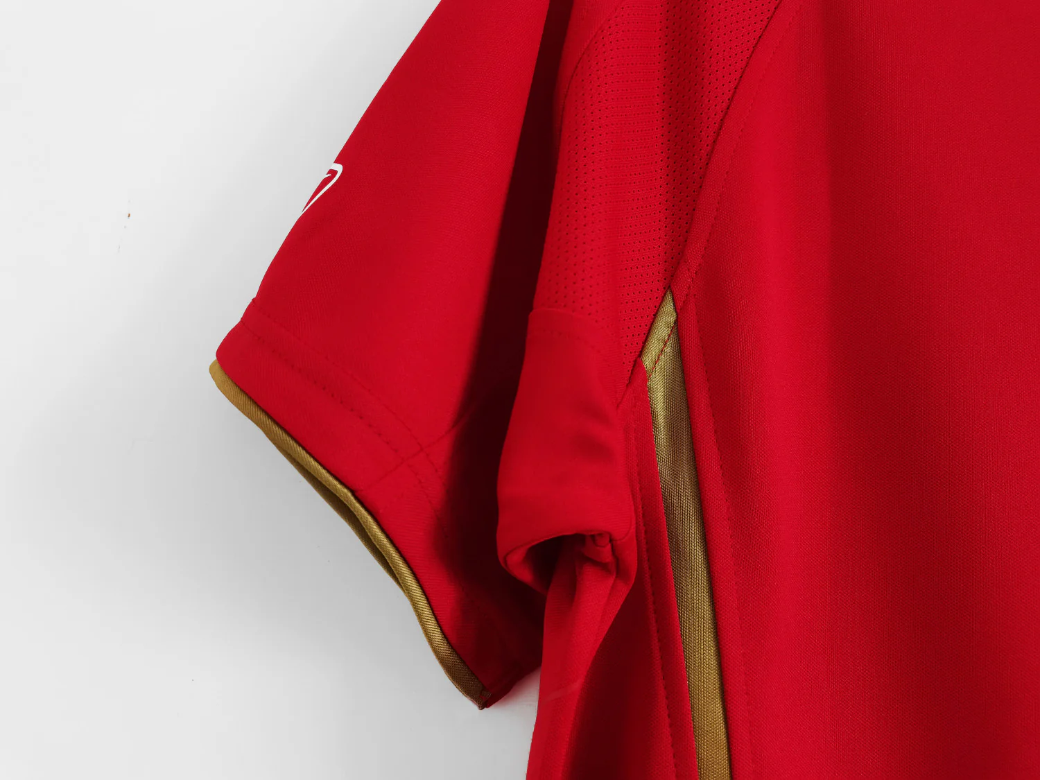 Liverpool Home Retro Jersey 05/06 - Image 7