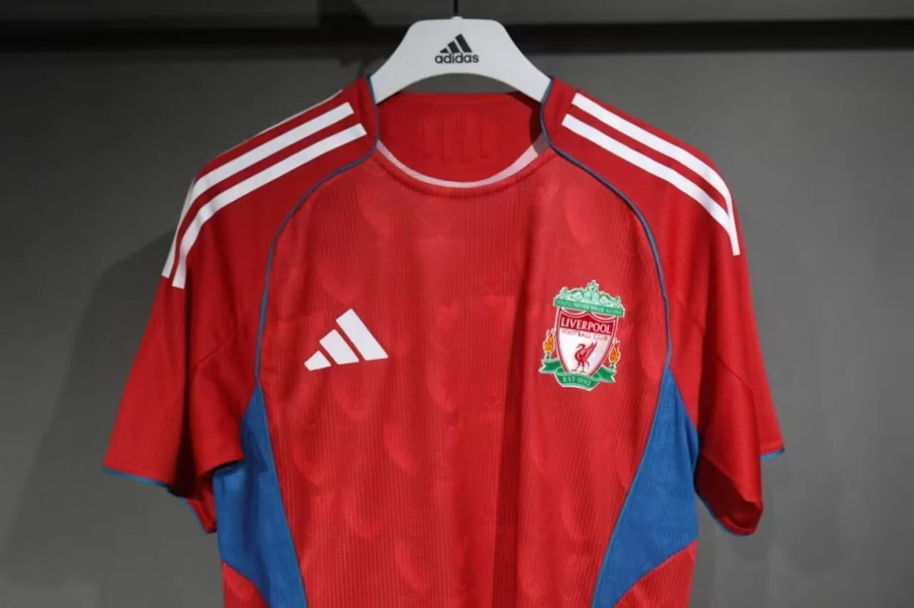 Liverpool Retro Special Edition Man Jersey 25/26 - Image 3