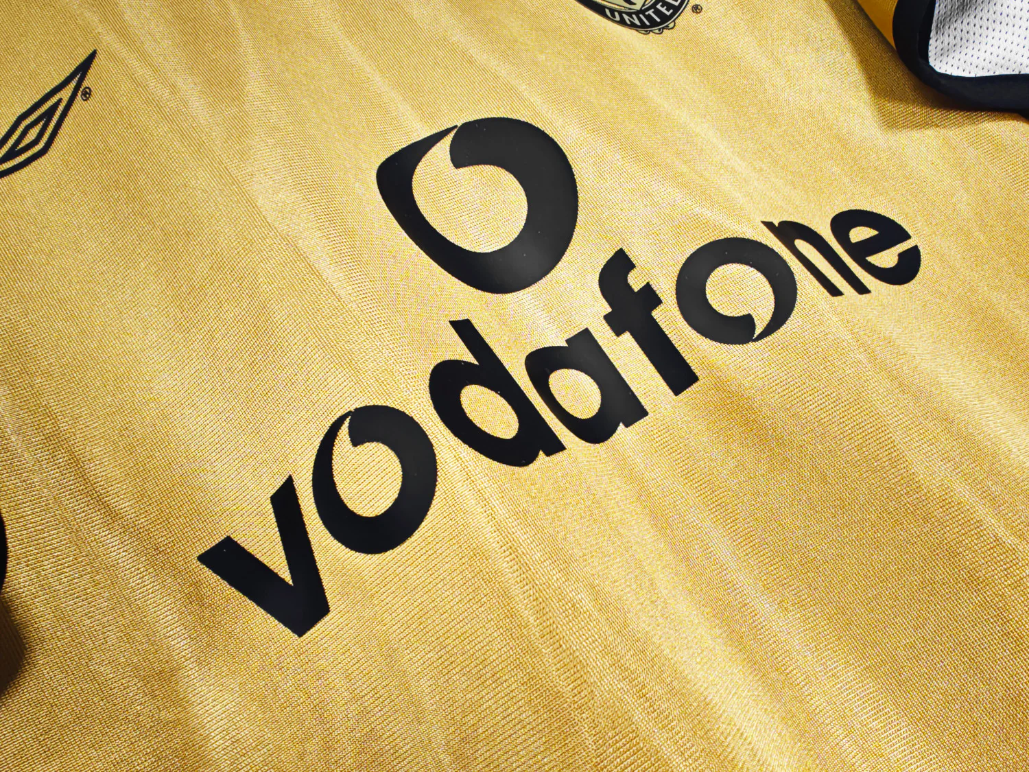 Manchester United 2001/02 Reversible Centenary Retro Jersey - Image 15