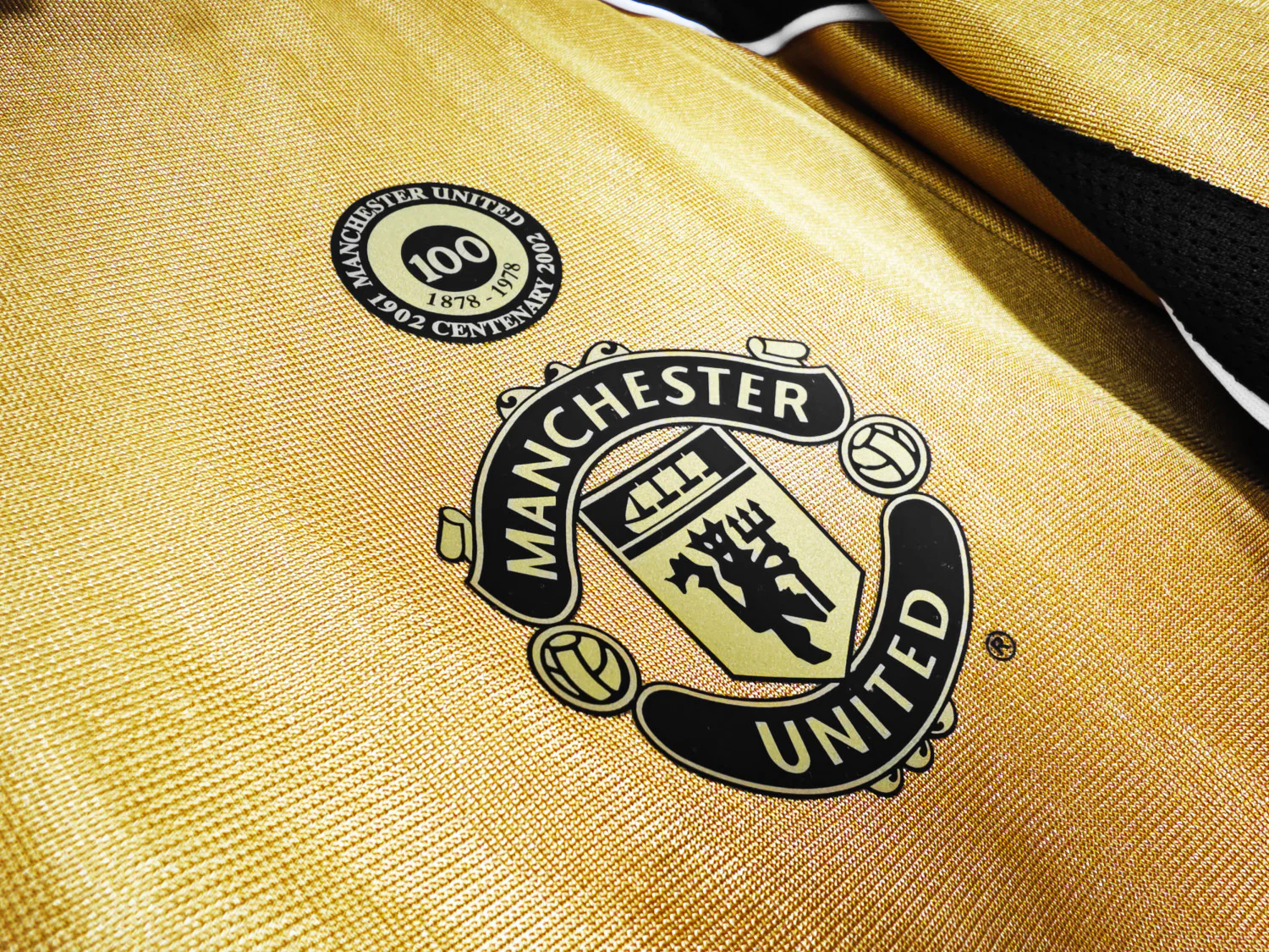 Manchester United 2001/02 Reversible Centenary Retro Jersey - Image 16