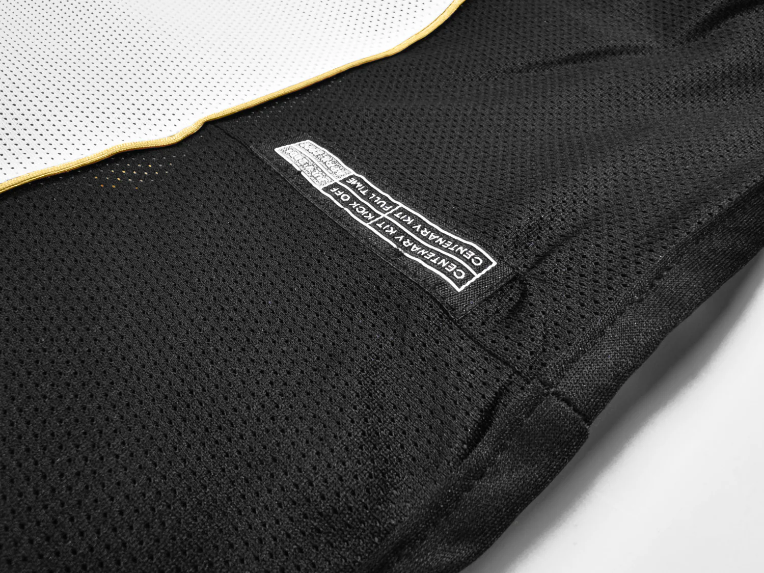 Manchester United 2001/02 Reversible Centenary Retro Jersey - Image 9