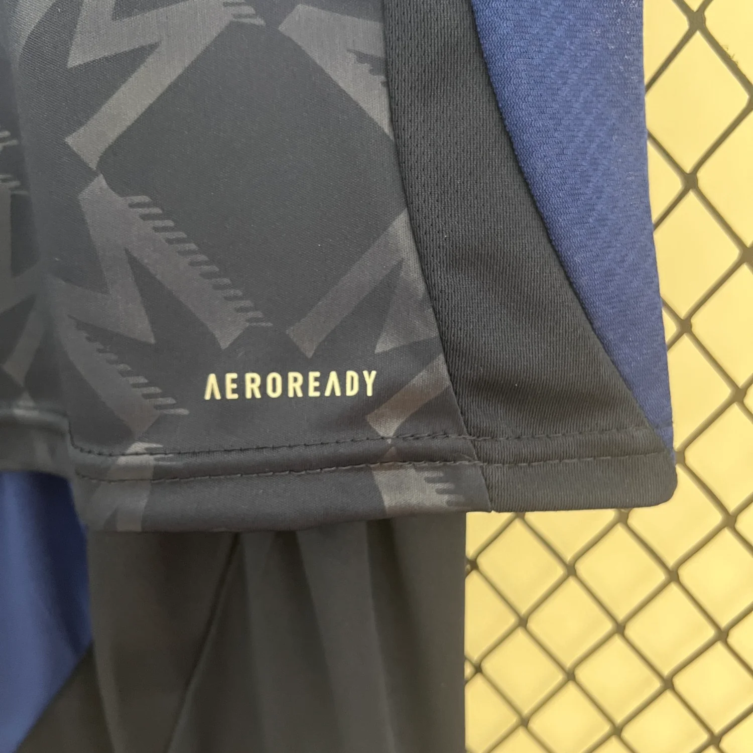 Manchester United Away Kids Suit 24/25 - Image 3