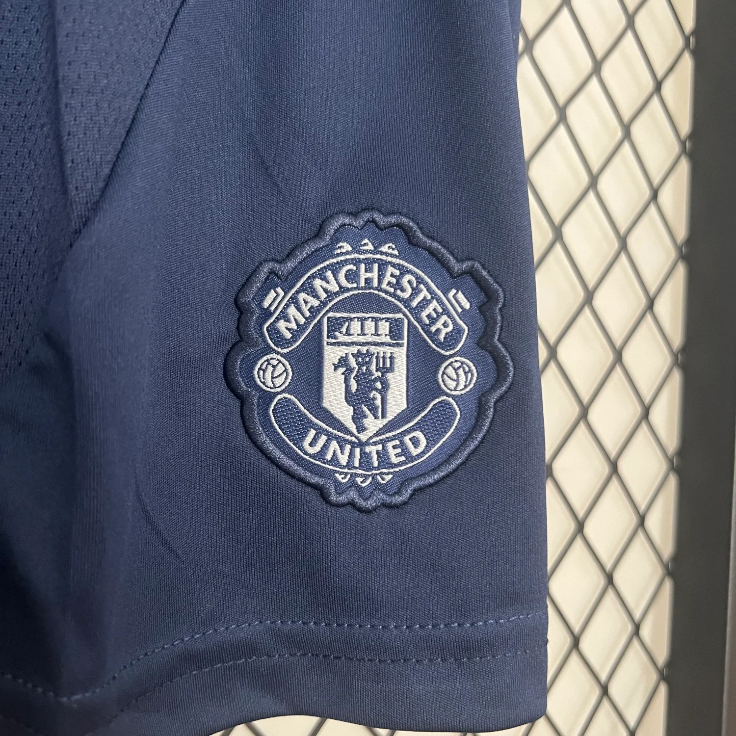 Manchester United Away Kids Suit 24/25 - Image 4