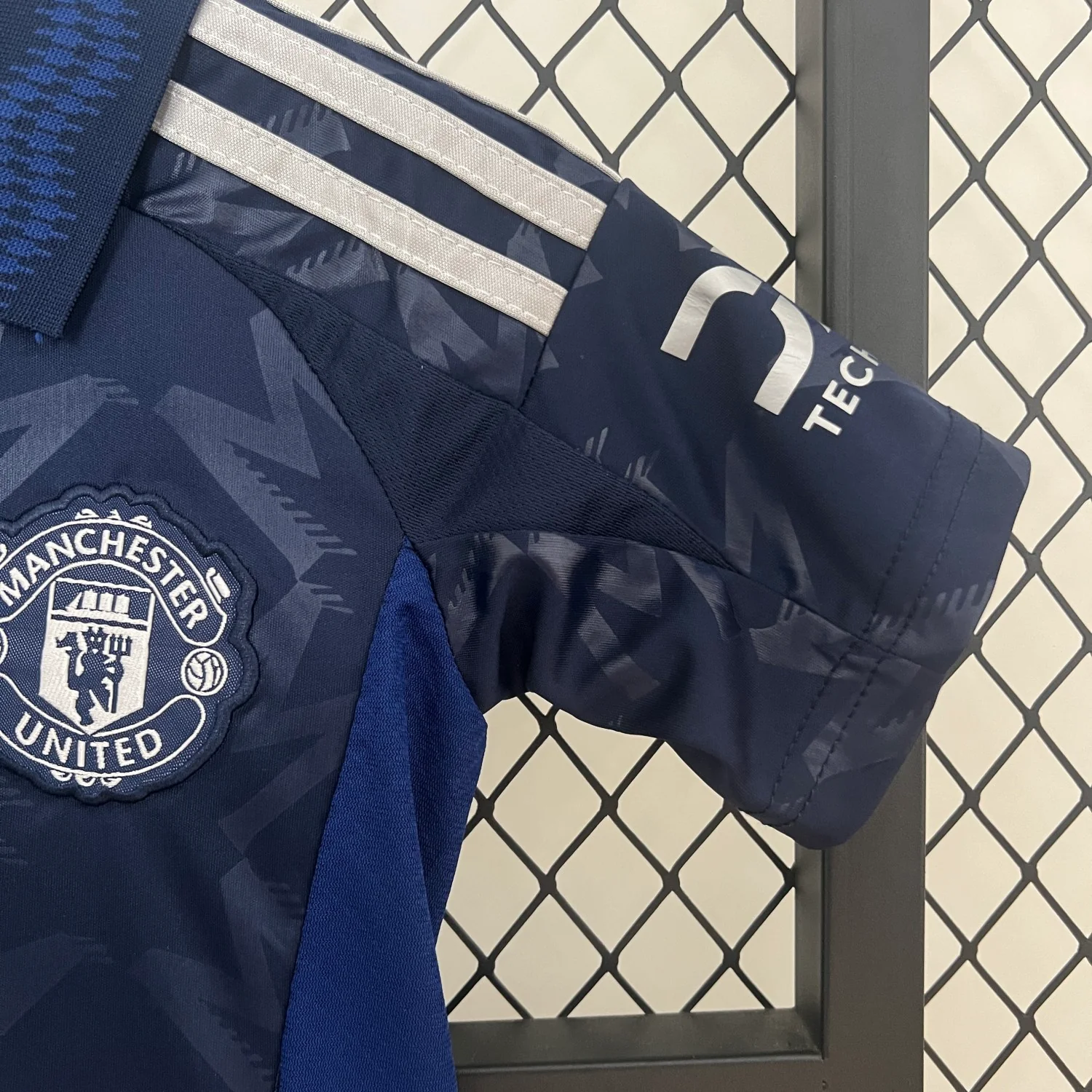 Manchester United Away Kids Suit 24/25 - Image 7