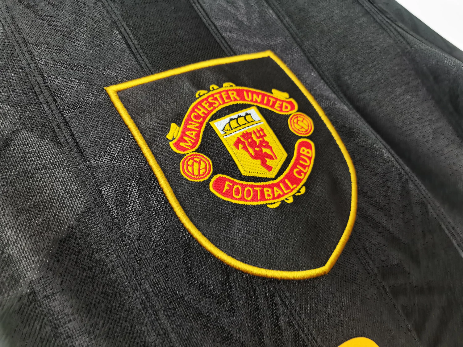 Manchester United Away Long Sleeve Retro Jersey 1993/94 - Image 4