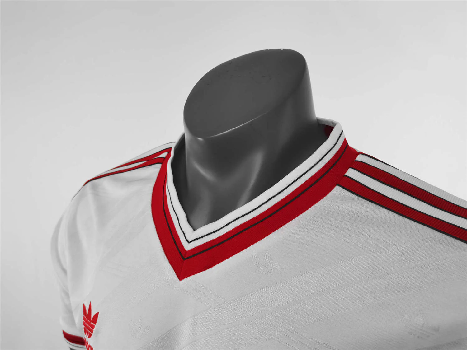 Manchester United Away Retro Jersey 1986/87 - Image 3