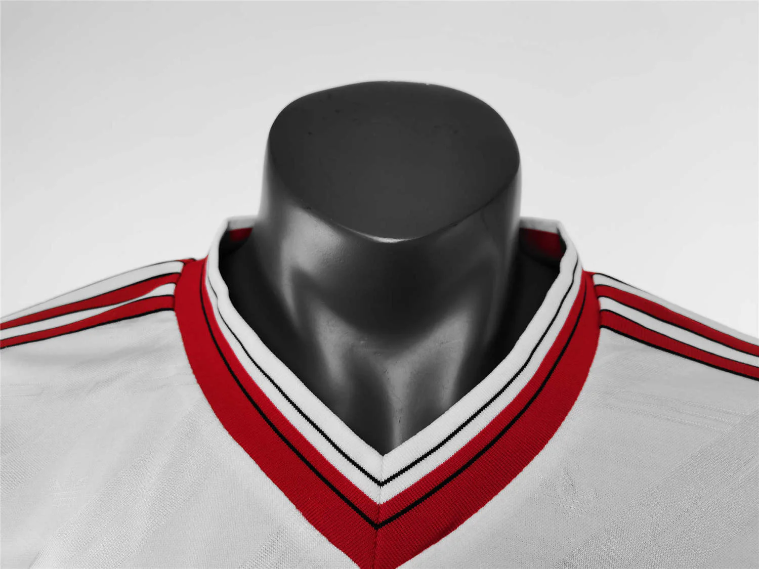 Manchester United Away Retro Jersey 1986/87 - Image 4