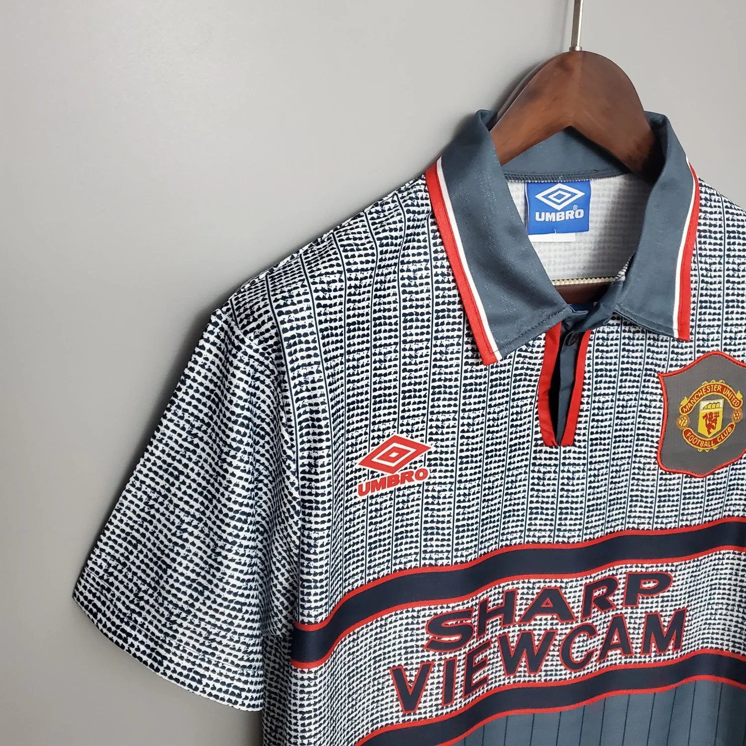 Manchester United Away Retro Jersey 1995/96 - Image 3