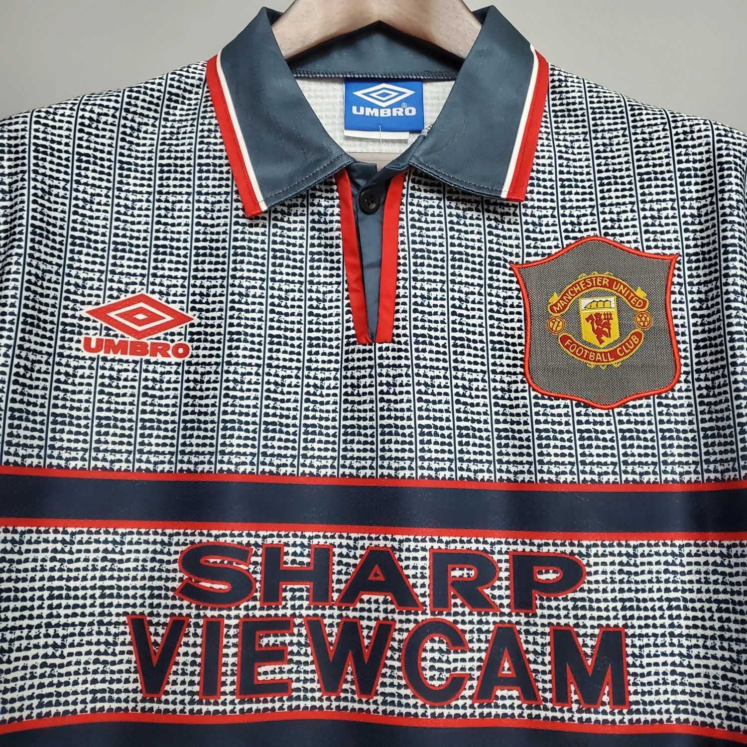 Manchester United Away Retro Jersey 1995/96 - Image 4