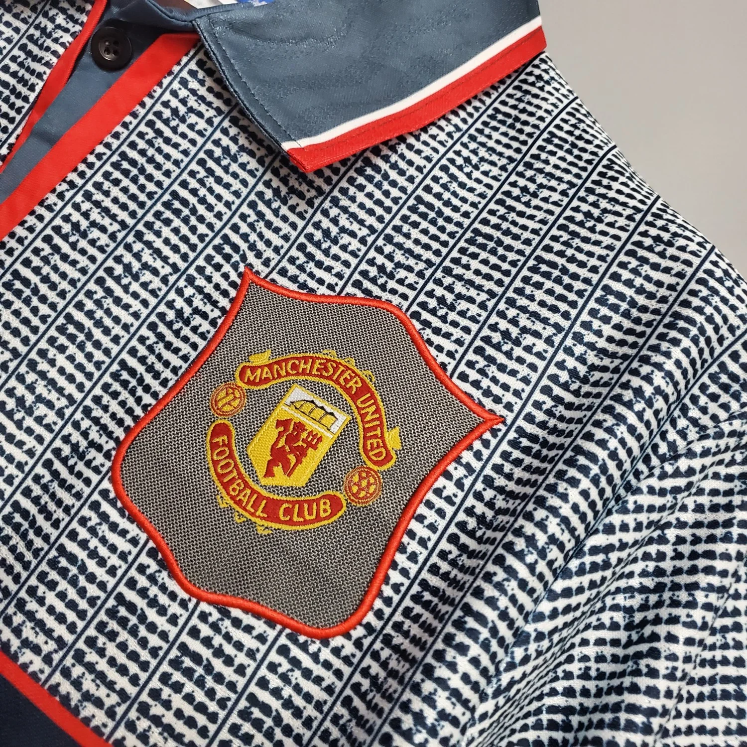 Manchester United Away Retro Jersey 1995/96 - Image 5