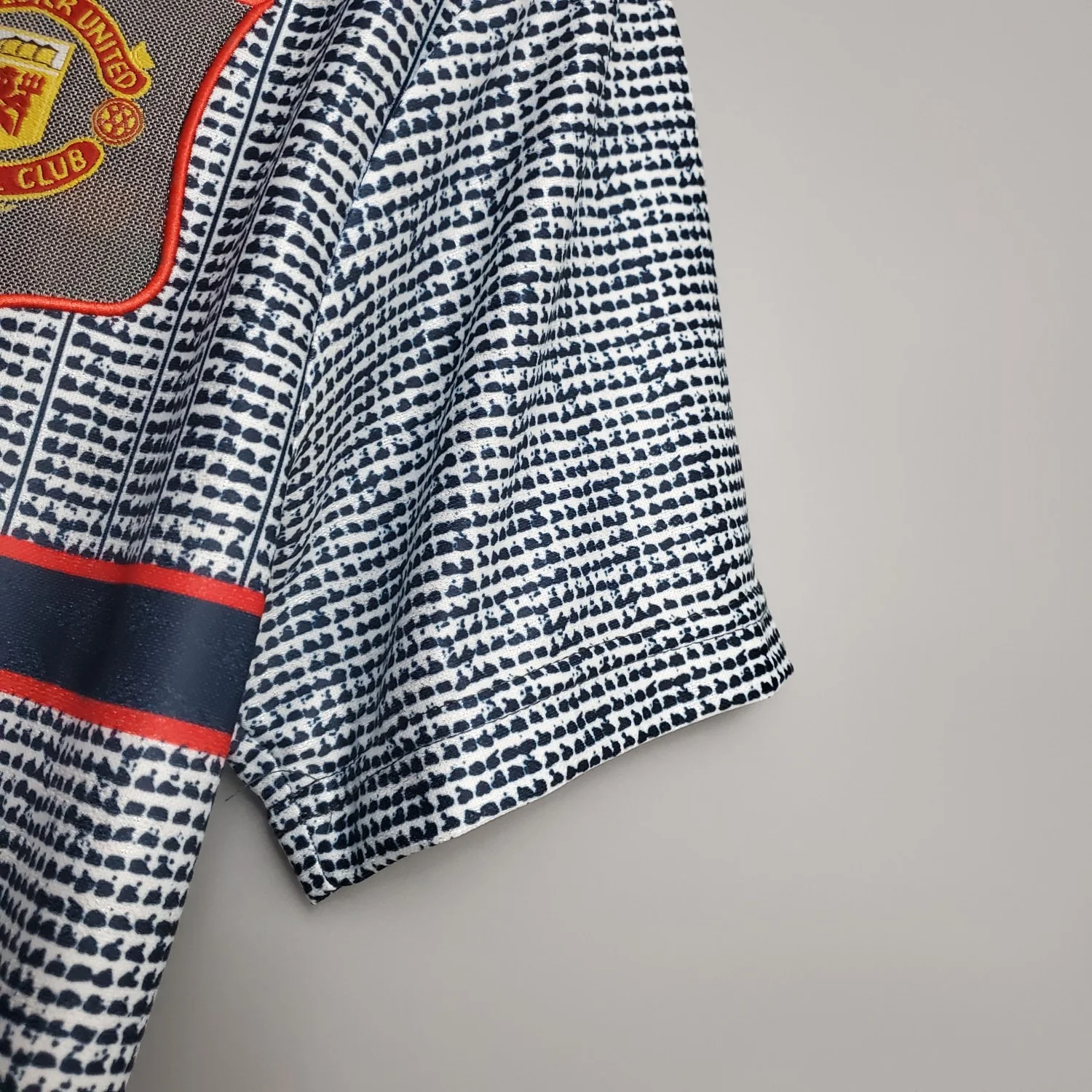 Manchester United Away Retro Jersey 1995/96 - Image 7