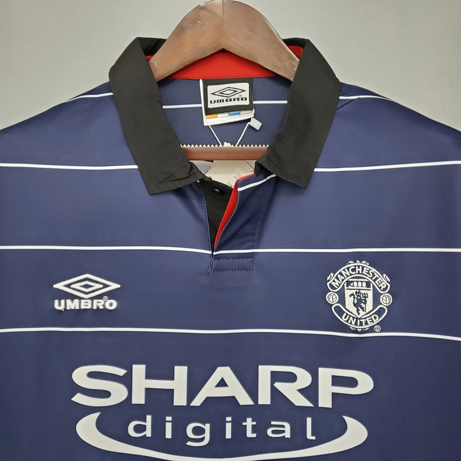 Manchester United Away Retro Jersey 1999/00 - Image 2