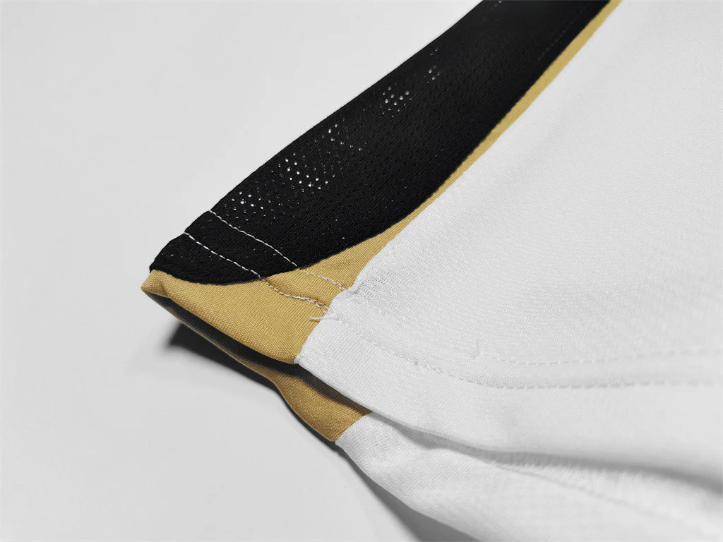 Manchester United Away Retro Jersey 2006/07 - Image 5