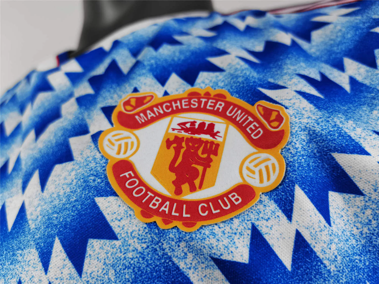 Manchester United Away Retro Jersey 90/92 - Image 6