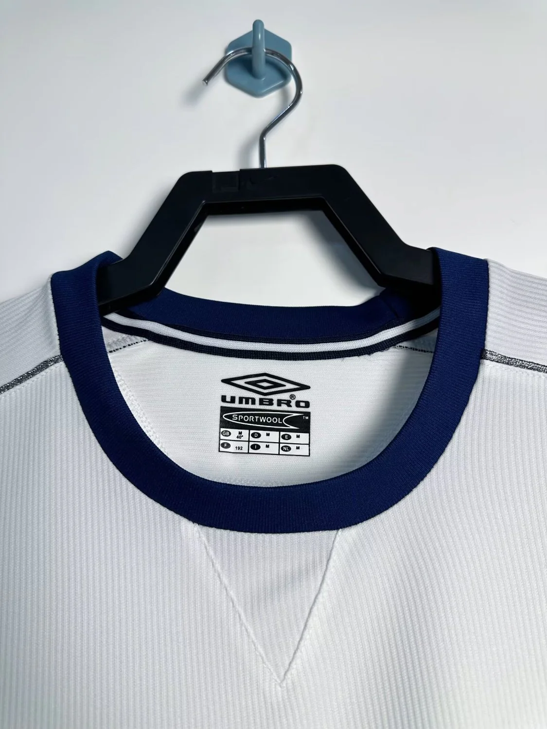 Manchester United Away Retro Long Sleeve Jersey 2000/01 - Image 3