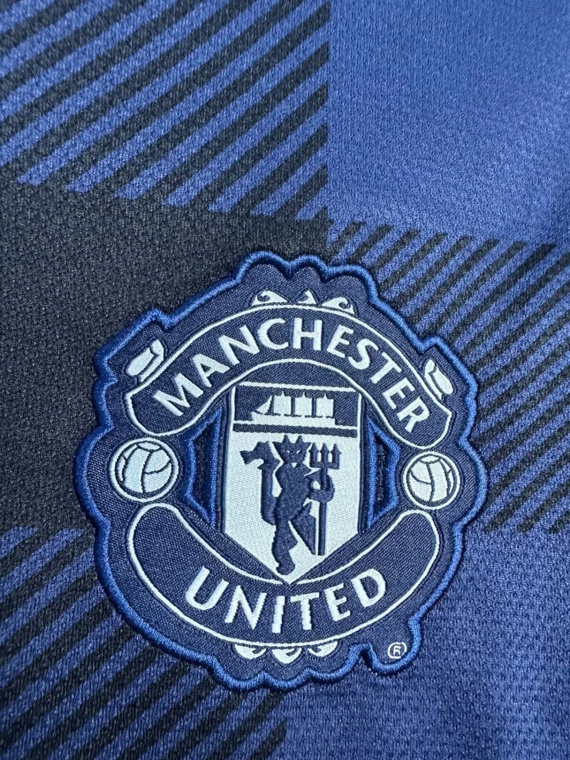 Manchester United Away Retro Long Sleeve Jersey 2013/14 - Image 4