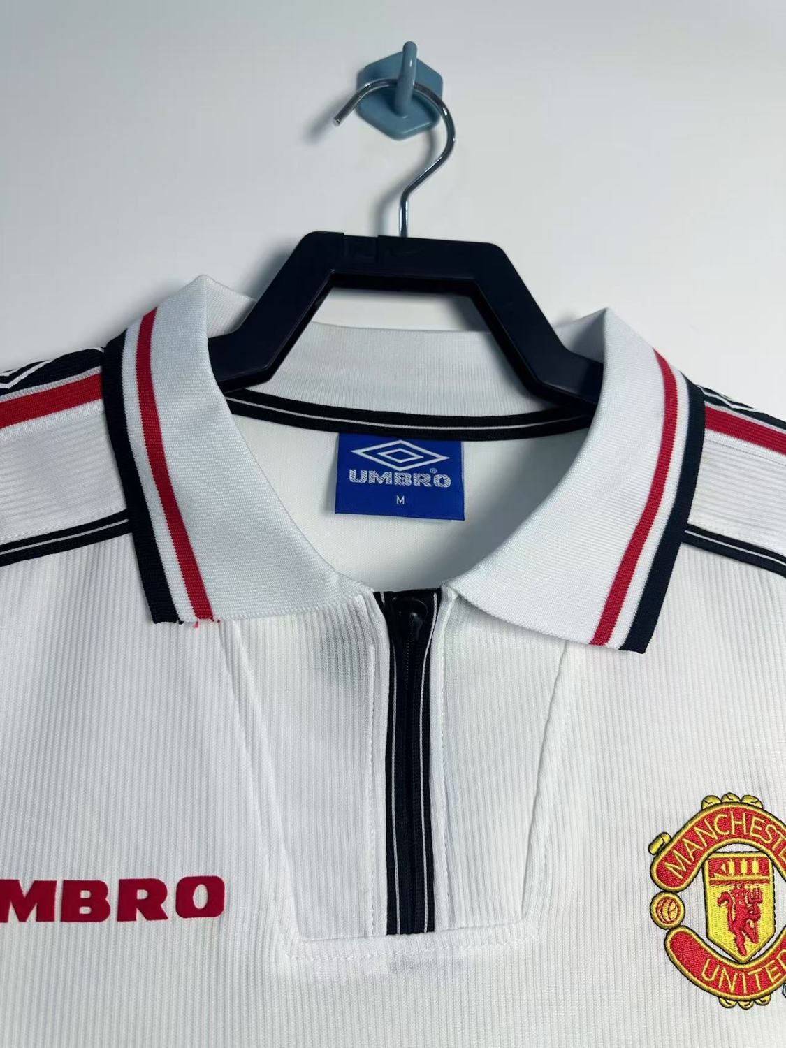 Manchester United Commemorative Edition Retro Jersey 98/99 - Image 3
