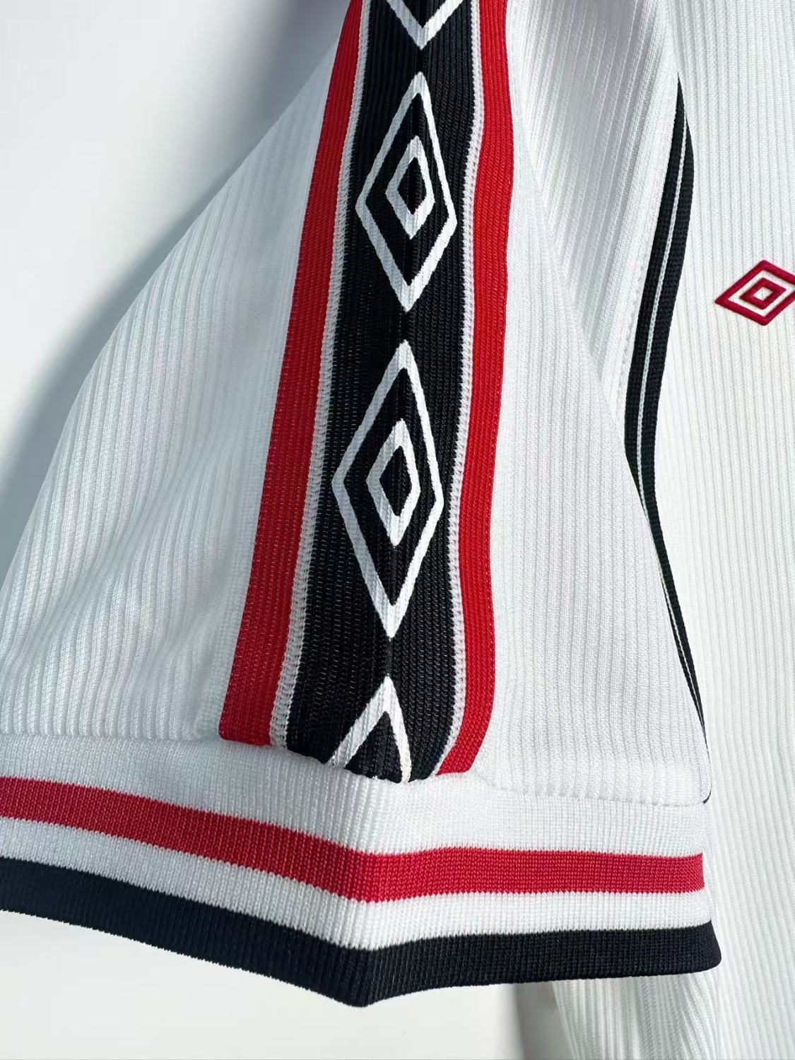 Manchester United Commemorative Edition Retro Jersey 98/99 - Image 5