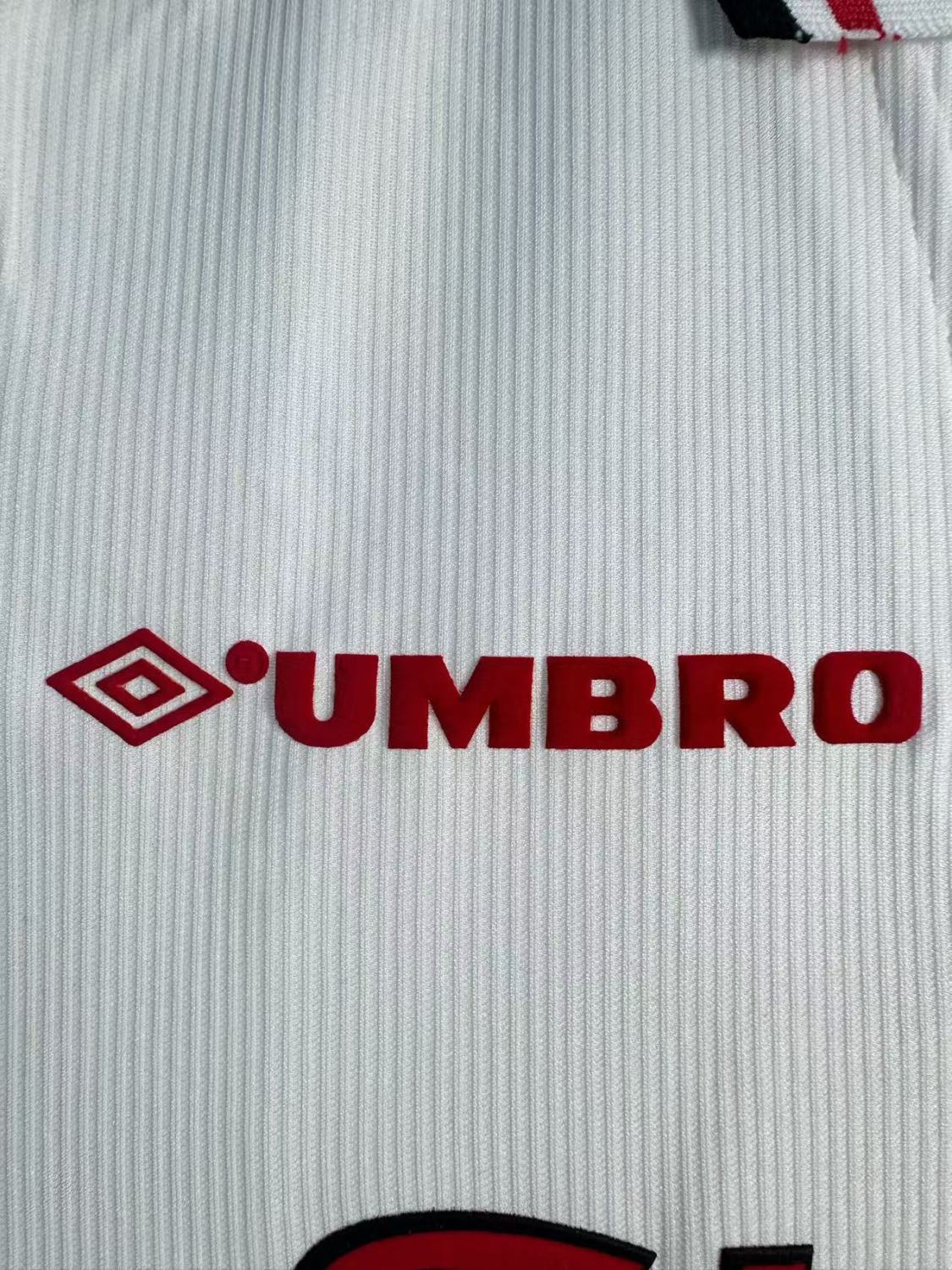 Manchester United Commemorative Edition Retro Jersey 98/99 - Image 7