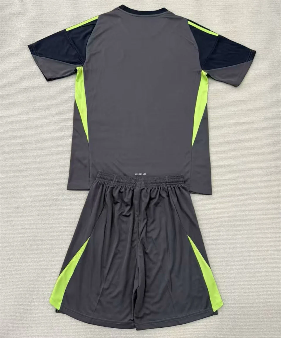 Manchester United Goalkeeper Kids Suit 25/26 - Image 2