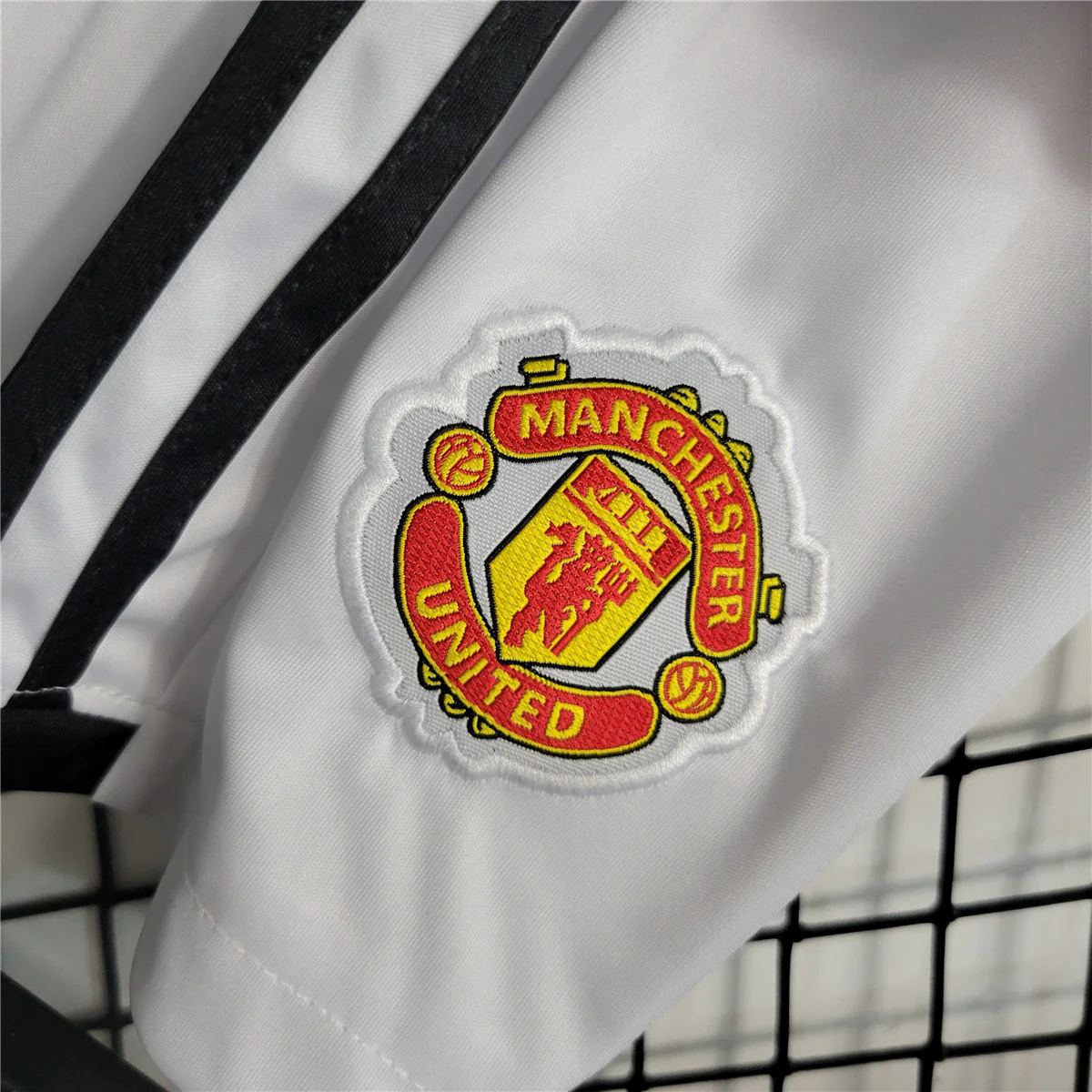 Manchester United Home Kids Jersey 23/24 - Image 4