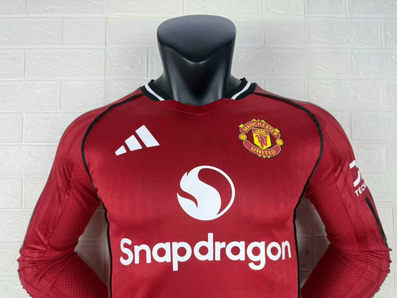 Manchester United Home Long Sleeve Player Jersey 25/26 - Image 9