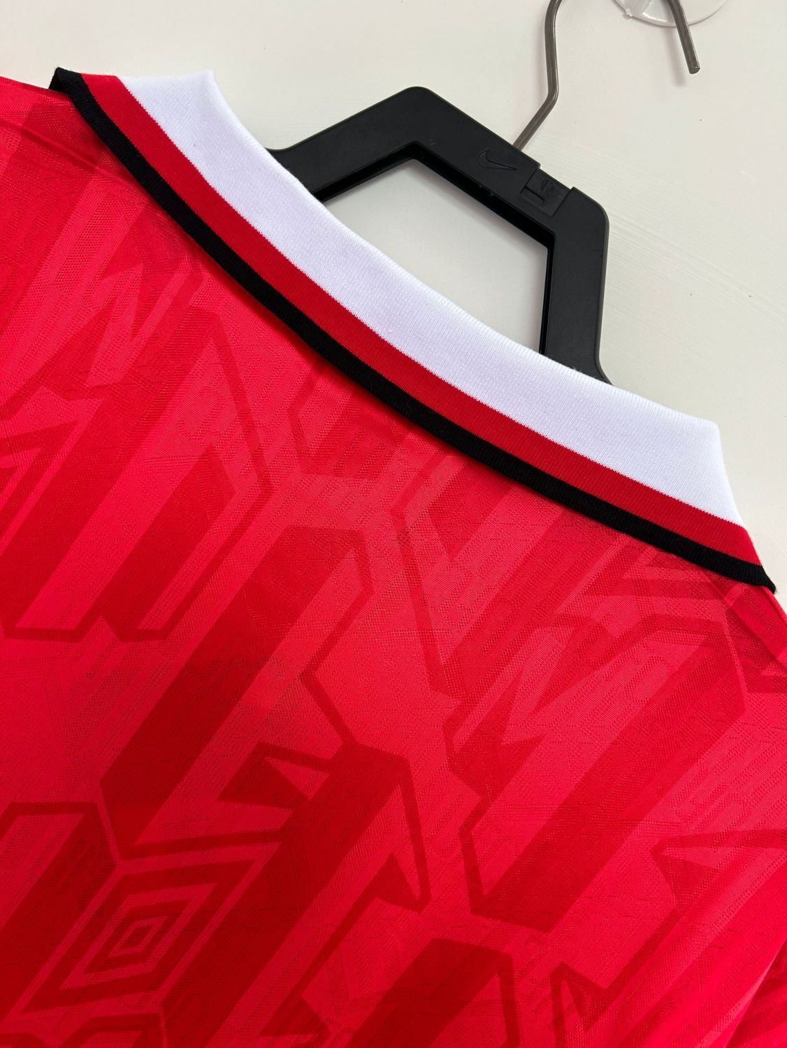 Manchester United Home Long Sleeve Retro Jersey 1992/94 - Image 6