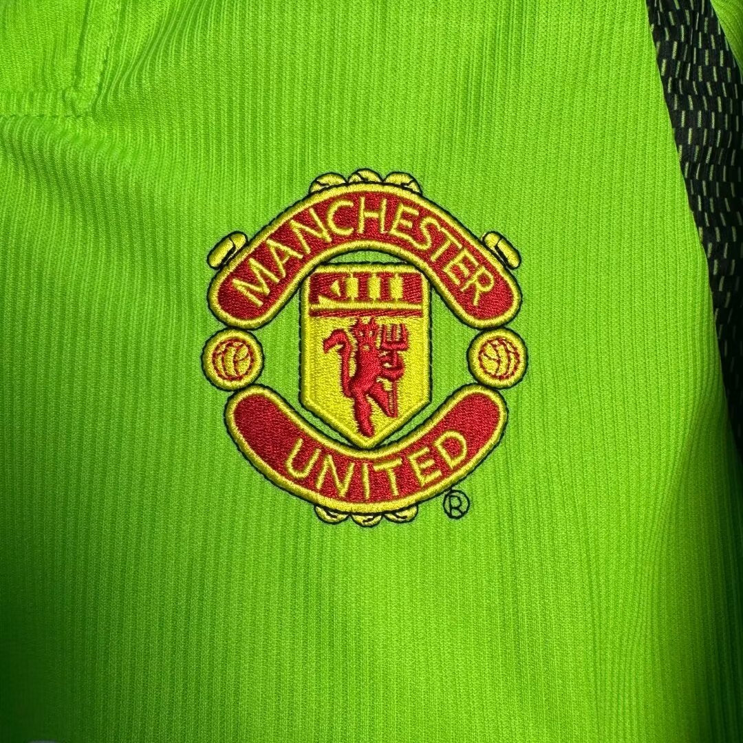 Manchester United Home Long Sleeve Retro Jersey 1998/99 - Image 3