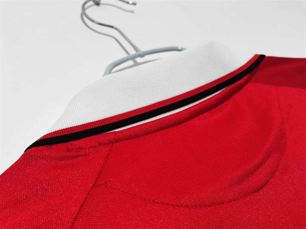 Manchester United Home Long Sleeve Retro Jersey 1999/00 - Image 3