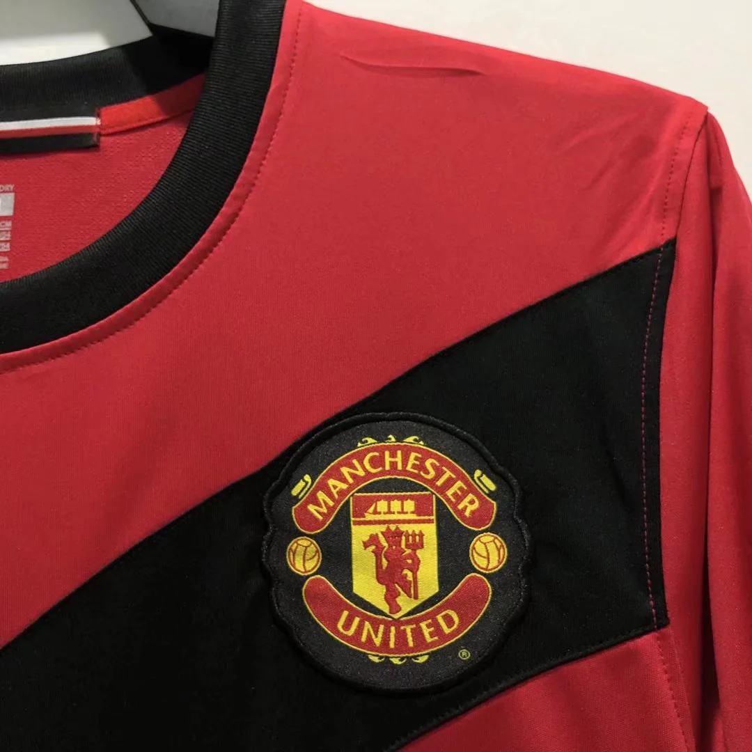 Manchester United Home Long Sleeve Retro Jersey 2010 - Image 6