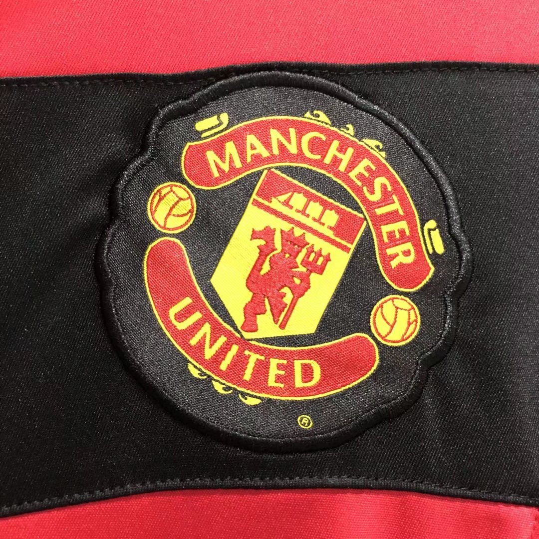 Manchester United Home Long Sleeve Retro Jersey 2010 - Image 7