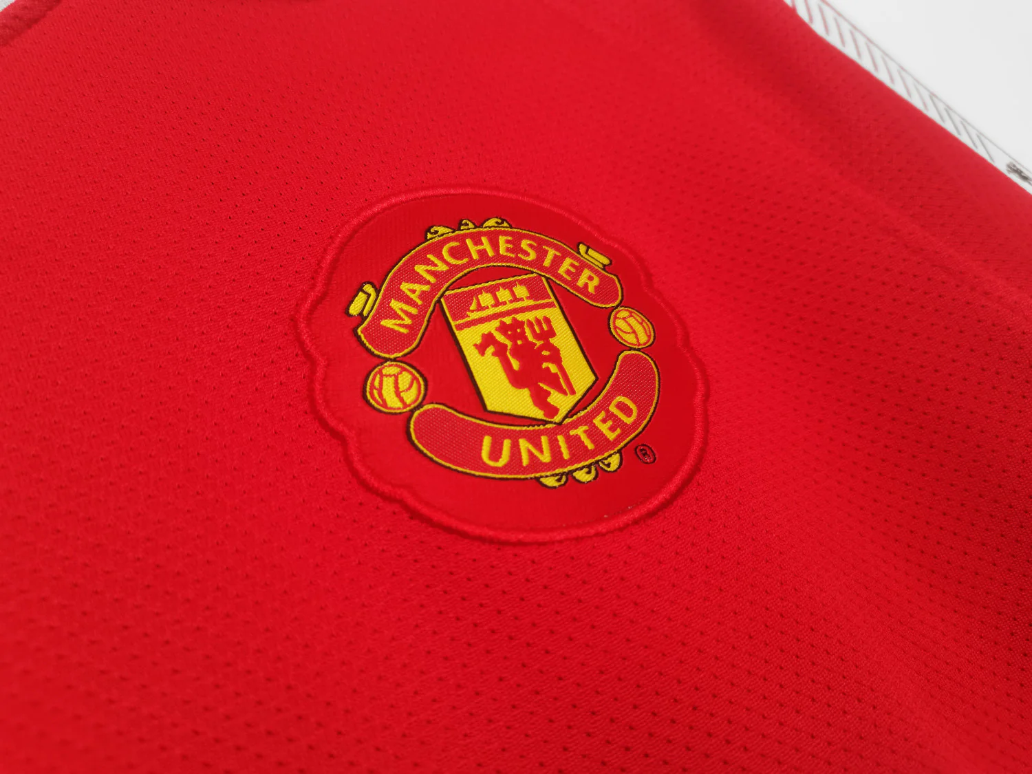 Manchester United Home Long Sleeve Retro Jersey 2010/11 - Image 7