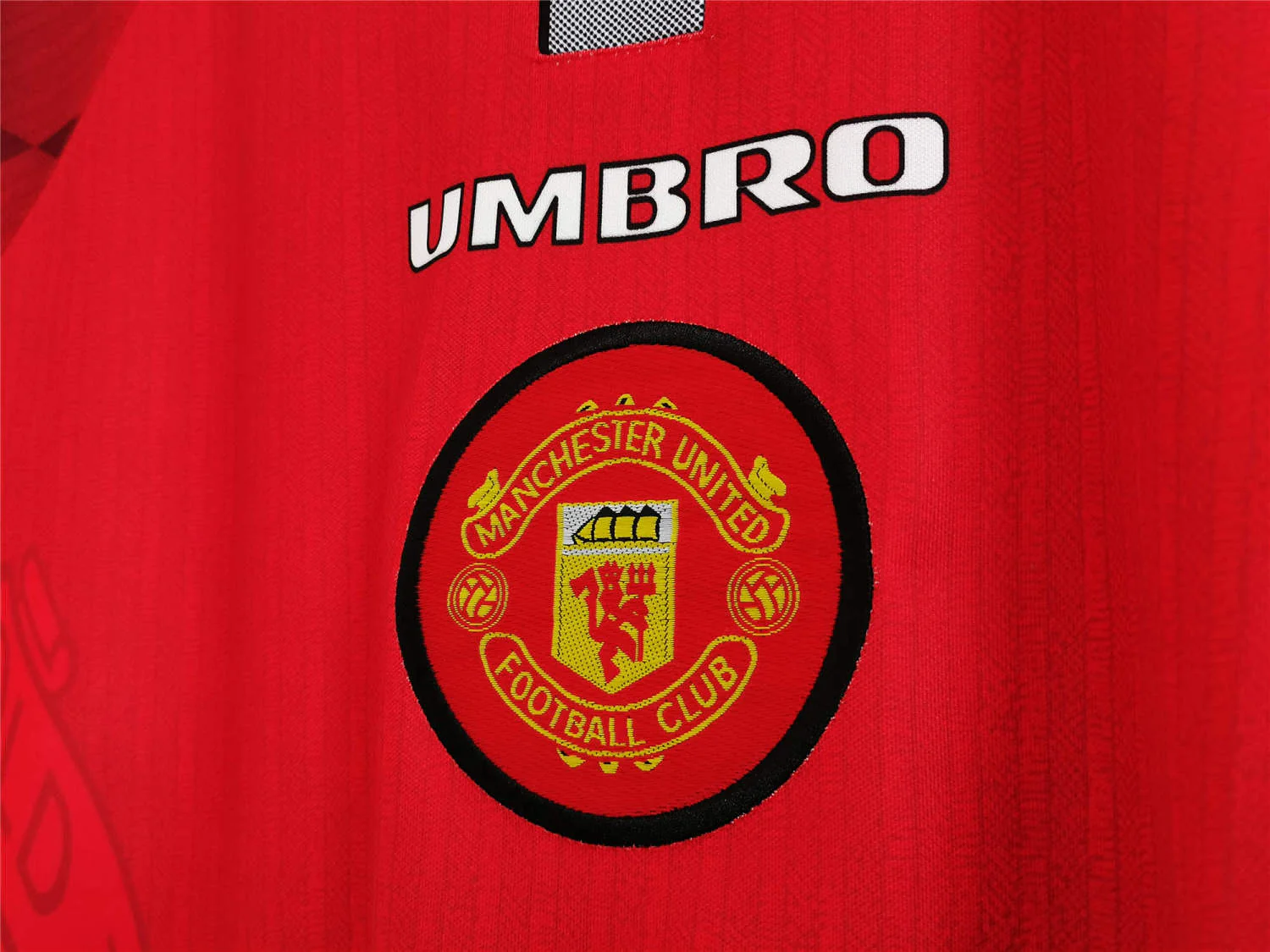 Manchester United Home Long Sleeve Retro Jersey 96/97 - Image 10
