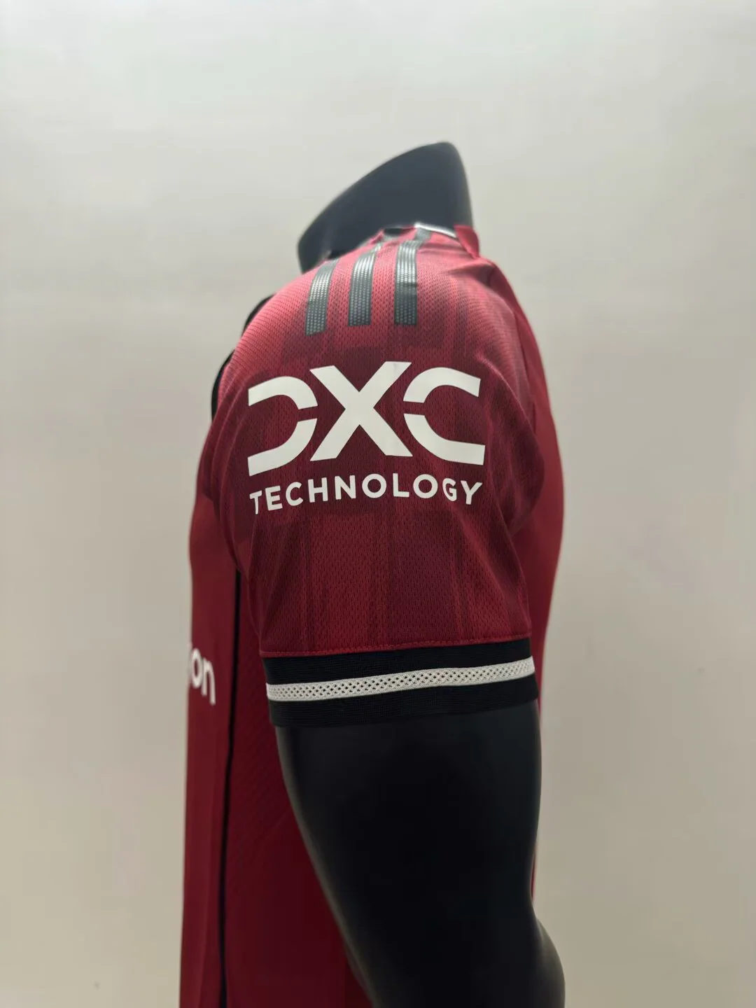 Manchester United Home Player Jersey 25/26 - Image 3