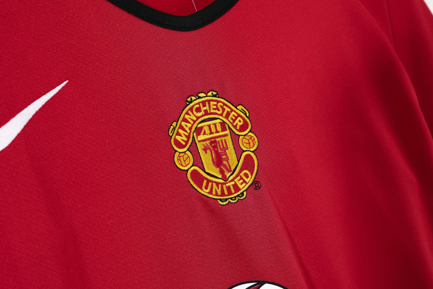 Manchester United Home Retro Jersey 04/06 - Image 12